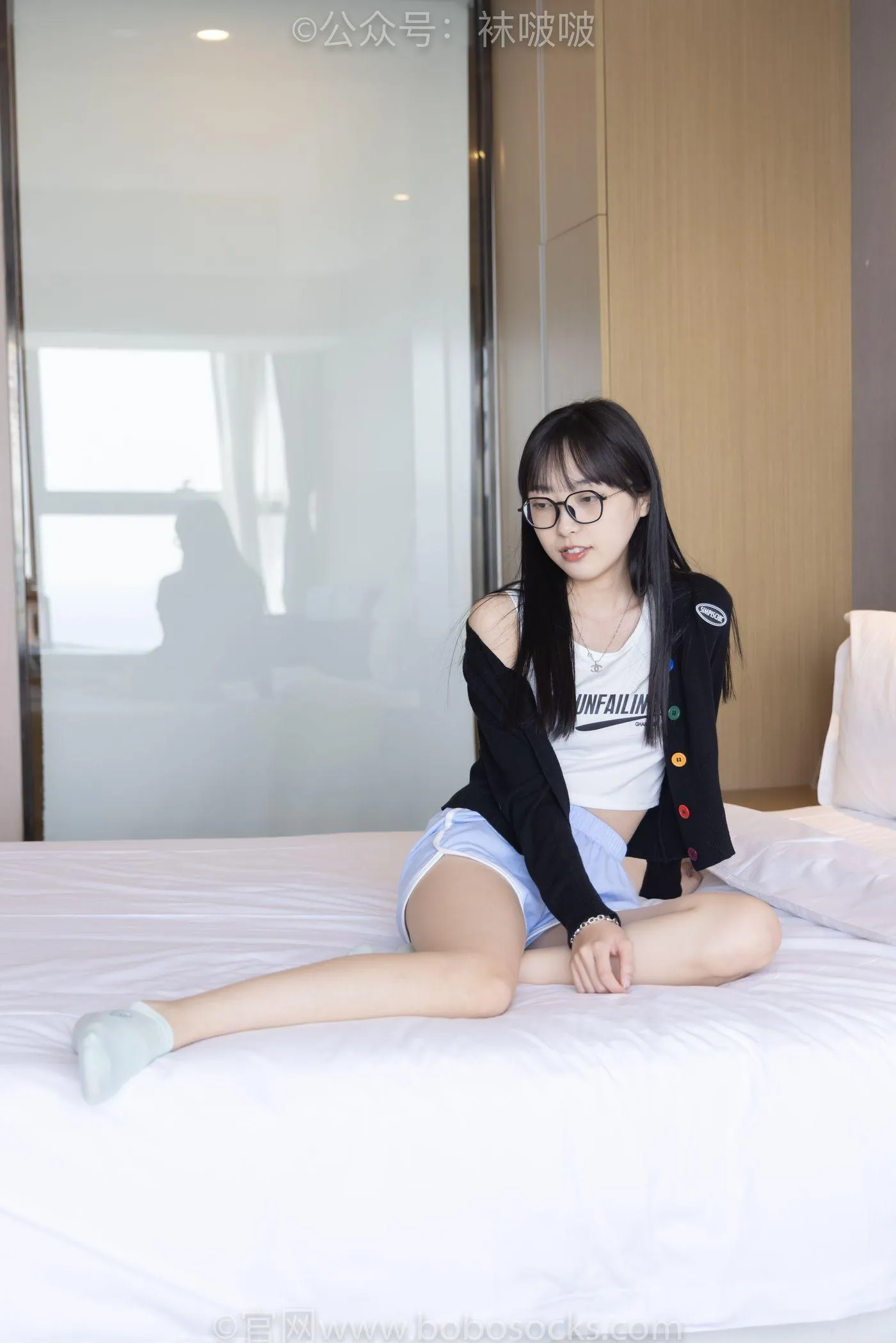 [BoBoSocks袜啵啵]NO.081 稚予- AJ、浅黄色短棉袜、浅蓝色短棉袜、裸足（花絮版） [145P]插图3